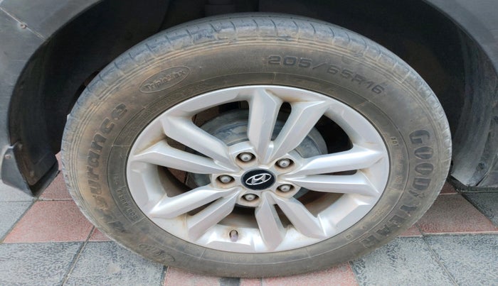 2016 Hyundai Creta SX PLUS AT 1.6 DIESEL, Diesel, Automatic, 1,31,740 km, tyre