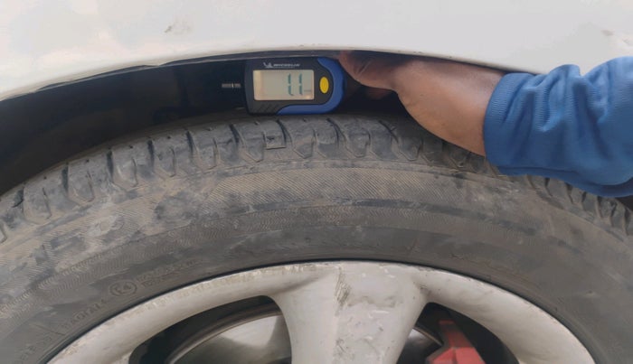 2013 Skoda Rapid AMBITION 1.6 TDI CR MT PLUS, Diesel, Manual, 2,43,000 km, tyre