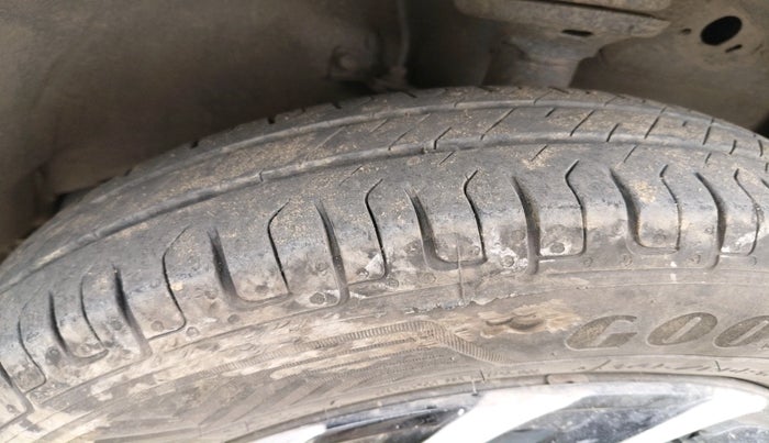 2011 Maruti Wagon R 1.0 LXI CNG, CNG, Manual, 1,79,874 km, tyre