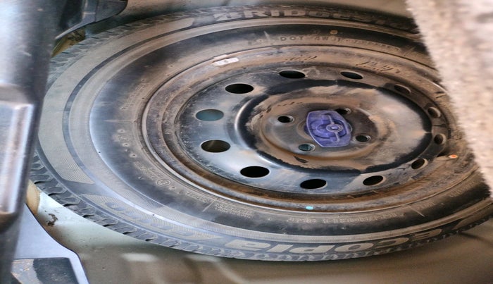 2019 Maruti Swift VXI AMT, Petrol, Automatic, 50,698 km, tyre