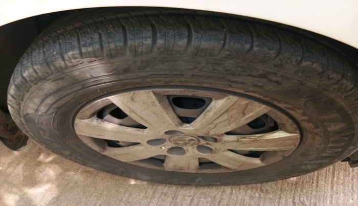 2012 Volkswagen Vento TRENDLINE 1.6, Petrol, Manual, 1,92,641 km, tyre