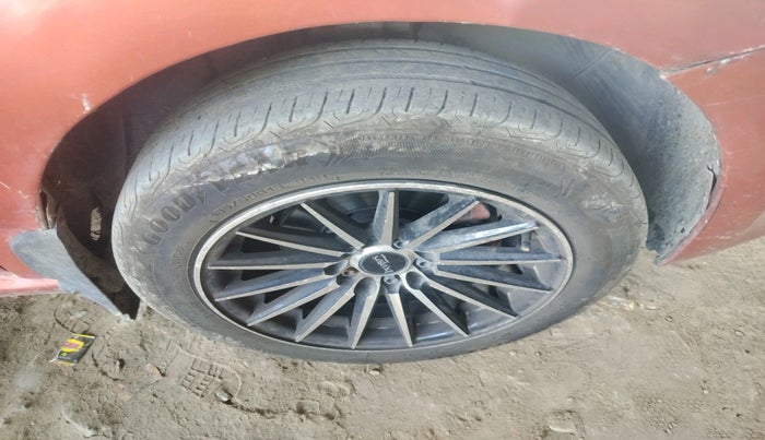 2014 Volkswagen Polo HIGHLINE1.2L, Petrol, Manual, 57,271 km, tyre