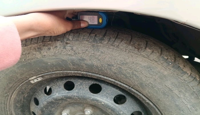 2010 Toyota Innova G1 2.5, Diesel, Manual, 1,88,976 km, tyre