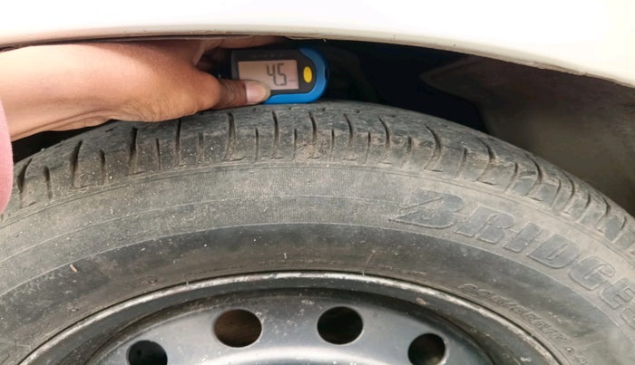 2010 Toyota Innova G1 2.5, Diesel, Manual, 1,88,976 km, tyre