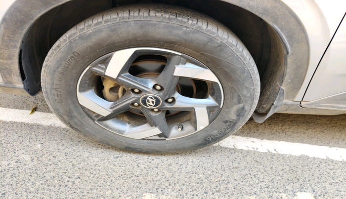 2019 Hyundai VENUE SX PLUS 1.0 TURBO DCT, Petrol, Automatic, 1,39,081 km, tyre