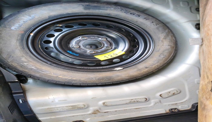 2019 Hyundai VENUE SX PLUS 1.0 TURBO DCT, Petrol, Automatic, 1,39,081 km, tyre