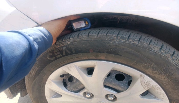 2016 Hyundai Grand i10 SPORTZ 1.2 KAPPA VTVT, CNG, Manual, 51,261 km, tyre