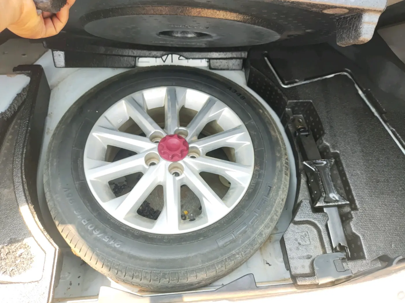 2012 Toyota Camry 2.5L AT, Petrol, Automatic, 48,983 km, tyre