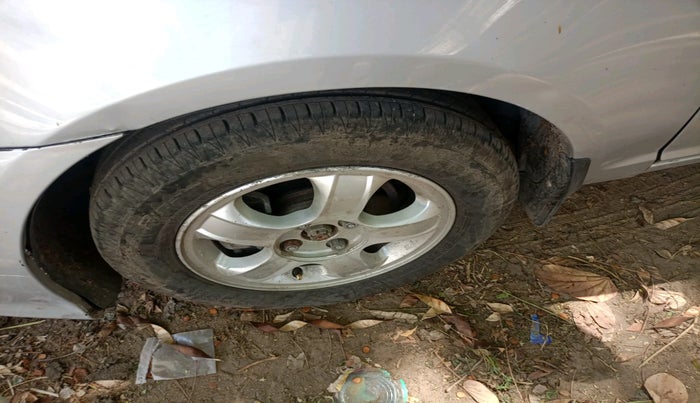 2011 Hyundai Verna TRANSFORM 1.6 SX VTVT, Petrol, Manual, 1,02,417 km, tyre