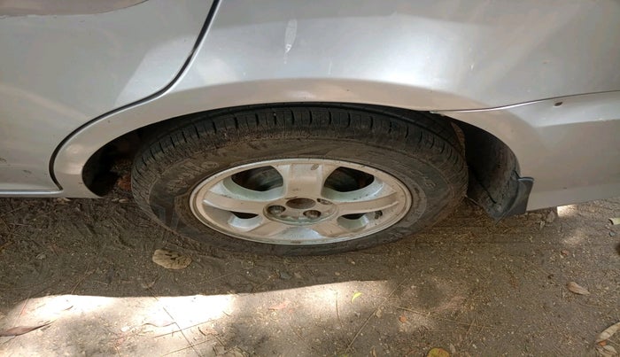 2011 Hyundai Verna TRANSFORM 1.6 SX VTVT, Petrol, Manual, 1,02,417 km, tyre