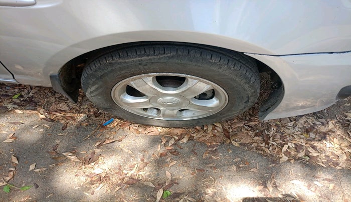 2011 Hyundai Verna TRANSFORM 1.6 SX VTVT, Petrol, Manual, 1,02,417 km, tyre