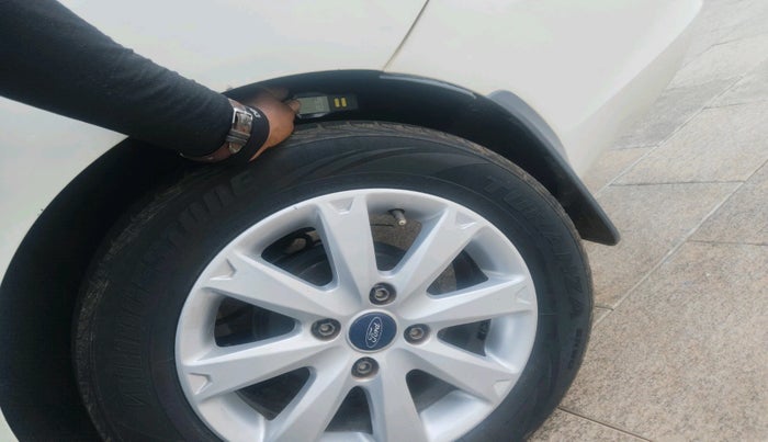 2012 Ford Fiesta TITANIUM DIESEL, Diesel, Manual, 2,00,596 km, tyre