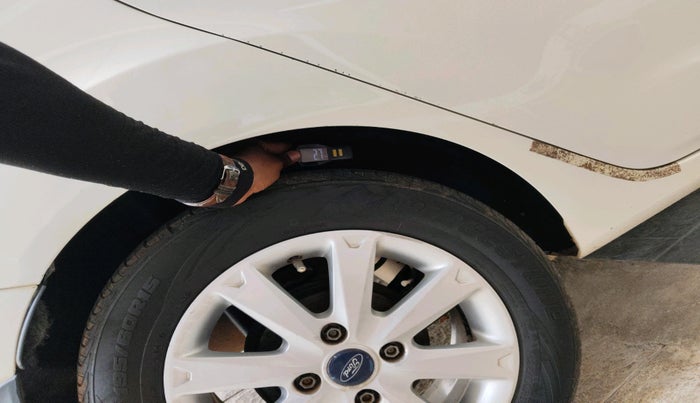 2012 Ford Fiesta TITANIUM DIESEL, Diesel, Manual, 2,00,596 km, tyre