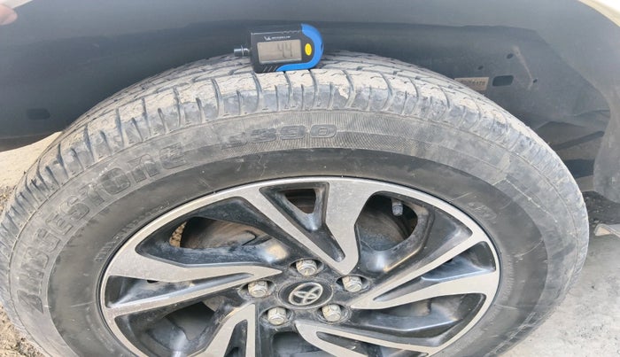 2023 Toyota Innova Crysta 2.4 VX 7STR, Diesel, Manual, 48,609 km, tyre