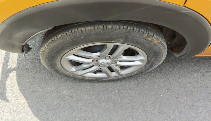 2020 Renault TRIBER RXZ, Petrol, Manual, 64,791 km, tyre