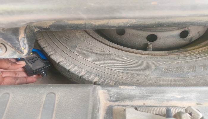 2017 Maruti Alto 800 LXI CNG, CNG, Manual, 82,618 km, tyre