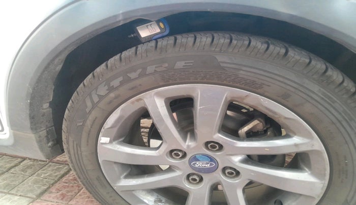 2019 Ford FREESTYLE TITANIUM 1.2 PETROL, Petrol, Manual, 1,38,057 km, tyre