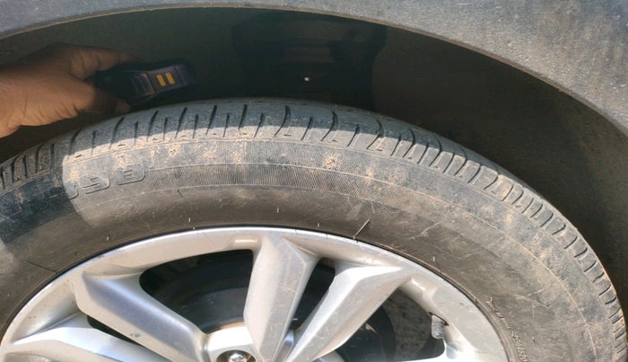 2017 Hyundai Creta SX PLUS 1.6 PETROL, Petrol, Manual, 1,51,299 km, tyre