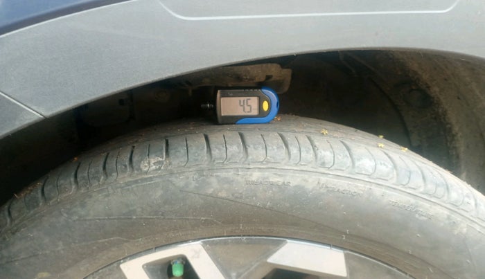 2023 Hyundai VENUE S(O) 1.2, Petrol, Manual, 27,916 km, tyre