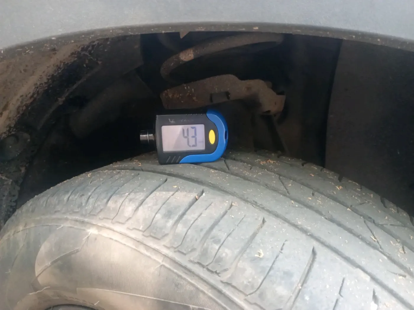 2023 Hyundai VENUE S(O) 1.2, Petrol, Manual, 27,916 km, tyre