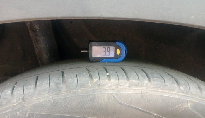 2023 Hyundai VENUE S(O) 1.2, Petrol, Manual, 27,916 km, tyre