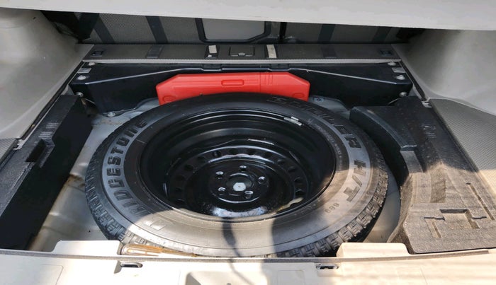 2009 Nissan X Trail T30, Diesel, Manual, 1,30,303 km, tyre