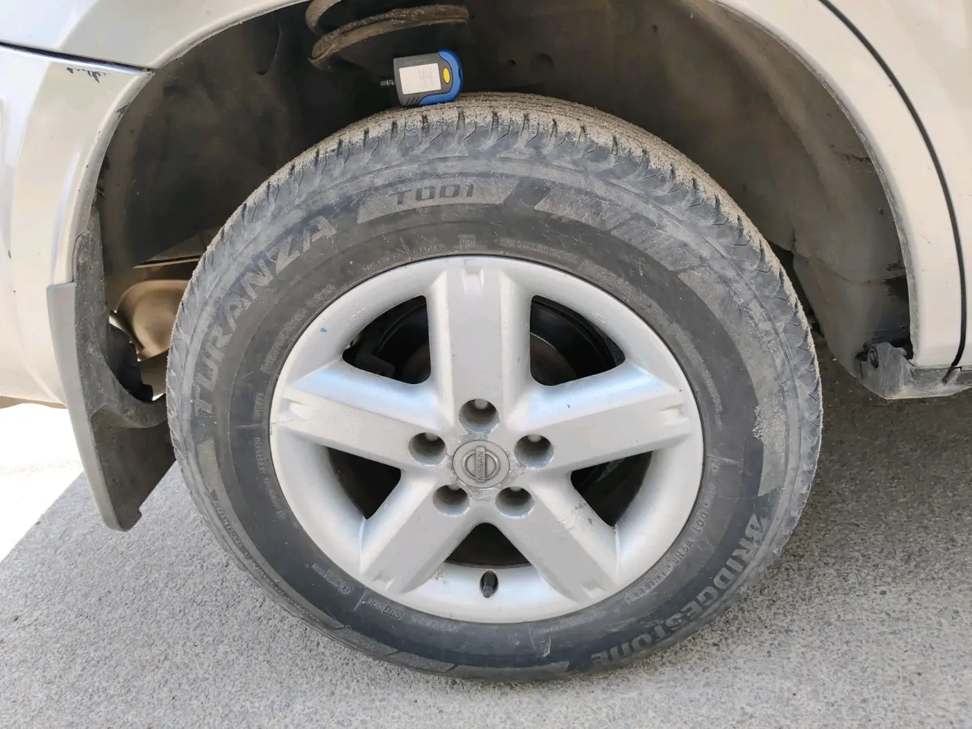 2009 Nissan X Trail T30, Diesel, Manual, 1,30,303 km, tyre