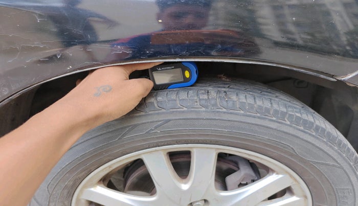 2011 Honda Brio V MT, Petrol, Manual, 48,511 km, tyre