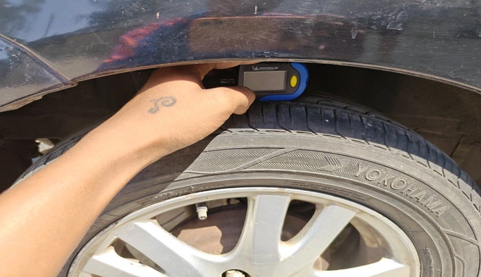 2011 Honda Brio V MT, Petrol, Manual, 48,511 km, tyre