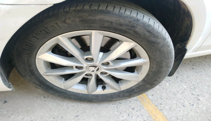 2016 Skoda Octavia ELEGANCE 1.8 TSI AT, Petrol, Automatic, 64,333 km, tyre