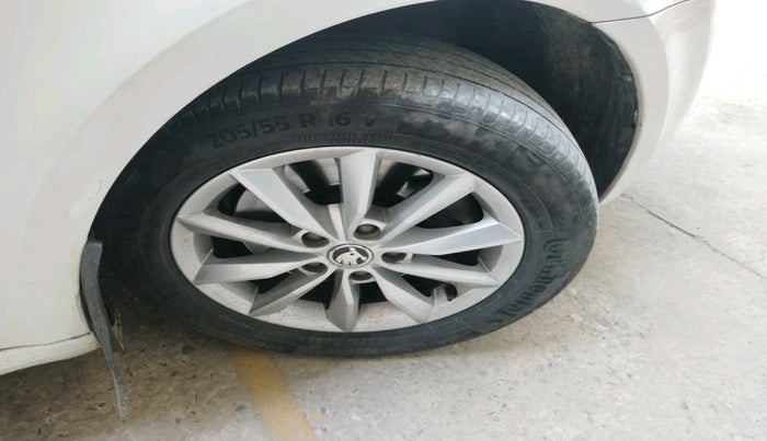 2016 Skoda Octavia ELEGANCE 1.8 TSI AT, Petrol, Automatic, 64,333 km, tyre