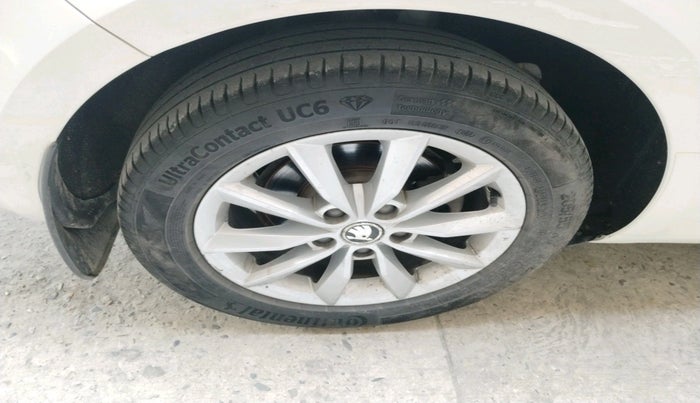 2016 Skoda Octavia ELEGANCE 1.8 TSI AT, Petrol, Automatic, 64,333 km, tyre