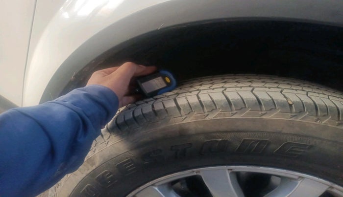 2017 Mahindra XUV500 W10 AT, Diesel, Automatic, 1,51,314 km, tyre