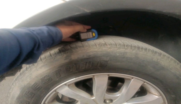 2017 Mahindra XUV500 W10 AT, Diesel, Automatic, 1,51,314 km, tyre