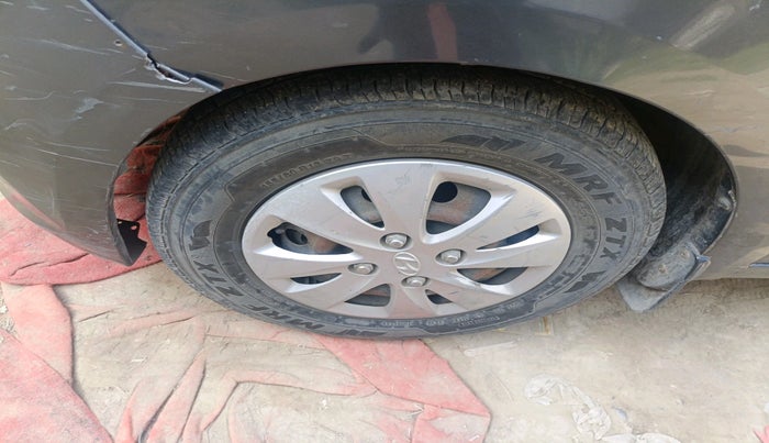 2012 Hyundai i10 MAGNA 1.2, CNG, Manual, 1,30,441 km, tyre