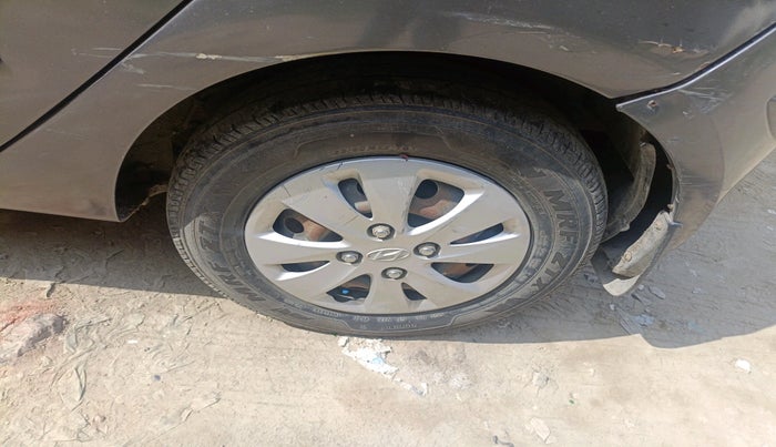 2012 Hyundai i10 MAGNA 1.2, CNG, Manual, 1,30,441 km, tyre