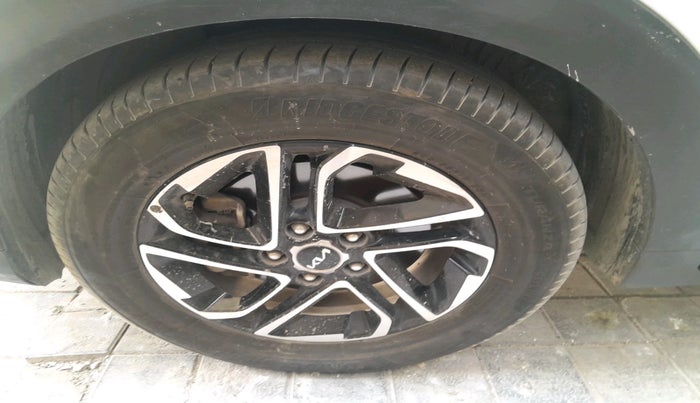 2022 KIA CARENS LUXURY PLUS 1.5 DIESEL AT 6 STR, Diesel, Automatic, 88,268 km, tyre