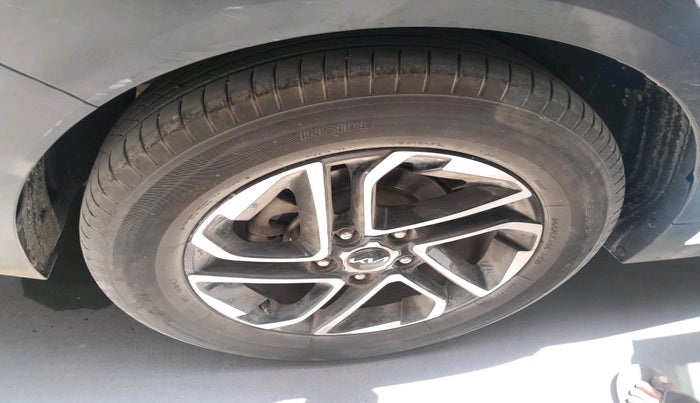 2022 KIA CARENS LUXURY PLUS 1.5 DIESEL AT 6 STR, Diesel, Automatic, 88,268 km, tyre