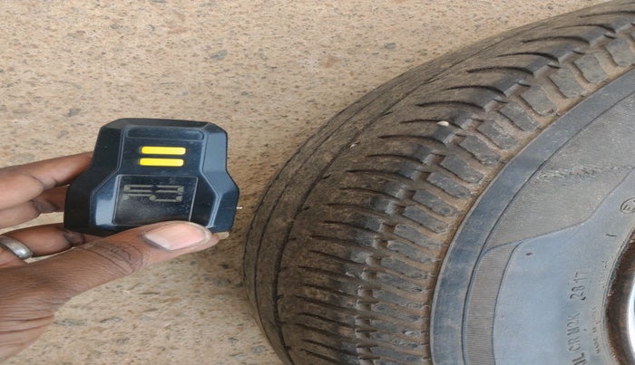 2008 Maruti Swift Dzire LXI 1.3, Petrol, Manual, 67,983 km, tyre