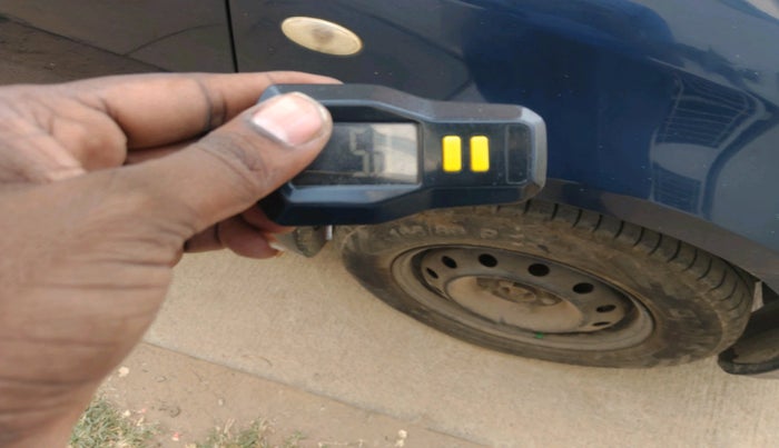 2008 Maruti Swift Dzire LXI 1.3, Petrol, Manual, 67,983 km, tyre