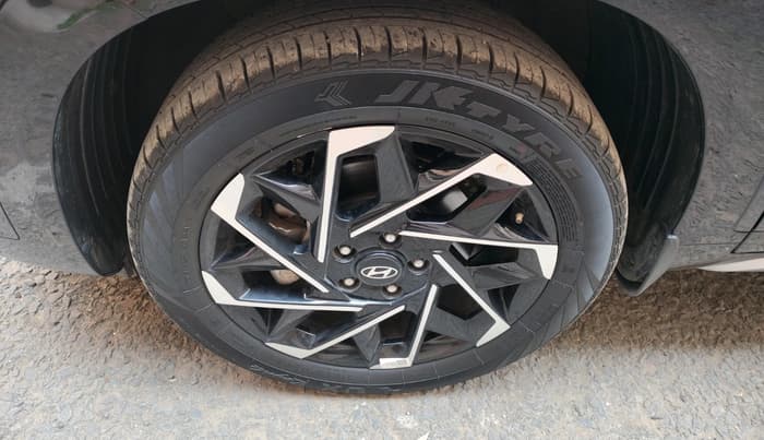 2025 Hyundai ALCAZAR Signature 7 STR 1.5 Turbo GDi Petrol DCT, Petrol, Automatic, 18,500 km, tyre