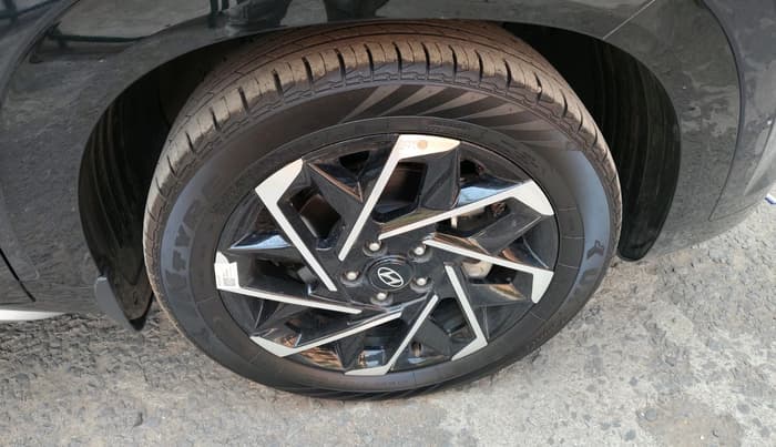 2025 Hyundai ALCAZAR Signature 7 STR 1.5 Turbo GDi Petrol DCT, Petrol, Automatic, 18,500 km, tyre
