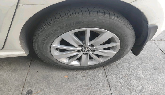 2017 Volkswagen Polo HIGHLINE1.5L, Diesel, Manual, 80,080 km, tyre