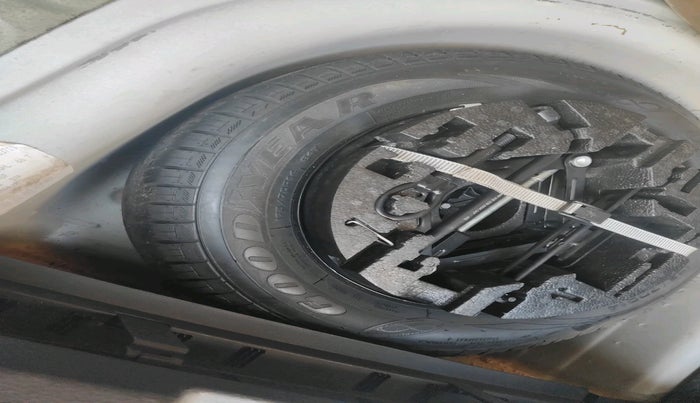 2017 Volkswagen Polo HIGHLINE1.5L, Diesel, Manual, 80,080 km, tyre