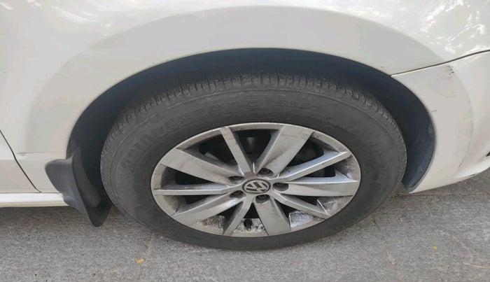 2017 Volkswagen Polo HIGHLINE1.5L, Diesel, Manual, 80,080 km, tyre