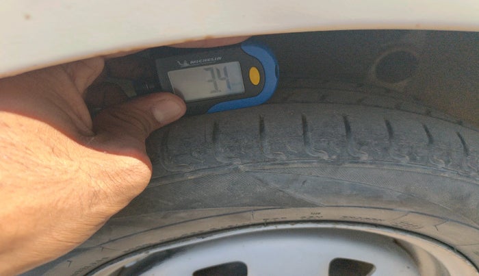 2012 Hyundai Santro Xing GL PLUS, CNG, Manual, 1,62,670 km, tyre