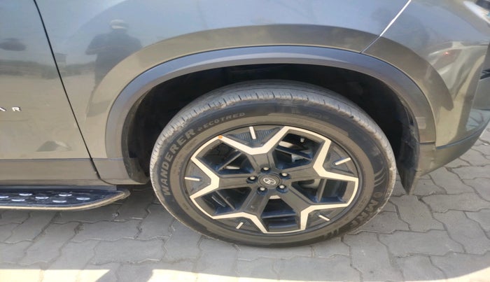2023 Tata Safari ACCOMPLISHED PLUS DUAL TONE, Diesel, Manual, 22,041 km, tyre