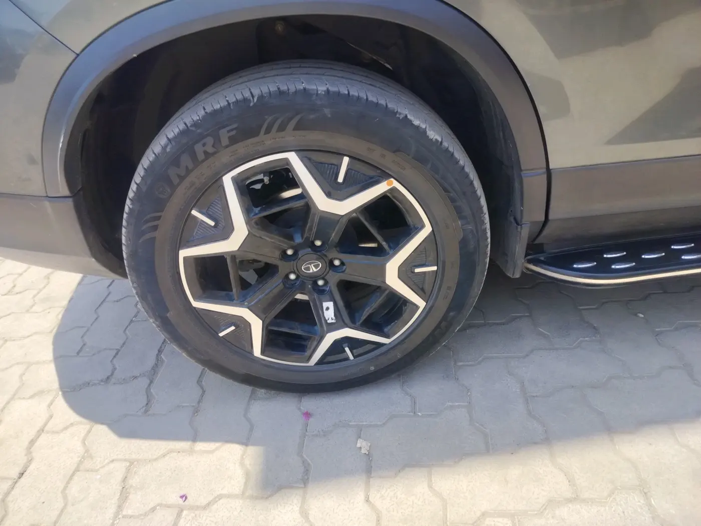 2023 Tata Safari ACCOMPLISHED PLUS DUAL TONE, Diesel, Manual, 22,041 km, tyre