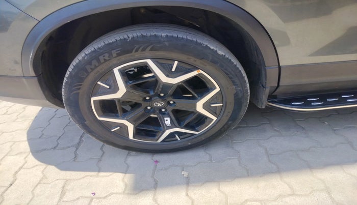2023 Tata Safari ACCOMPLISHED PLUS DUAL TONE, Diesel, Manual, 22,041 km, tyre