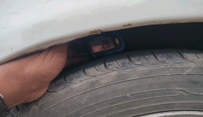 2015 Honda Amaze 1.2L I-VTEC E, Petrol, Manual, 2,52,937 km, tyre